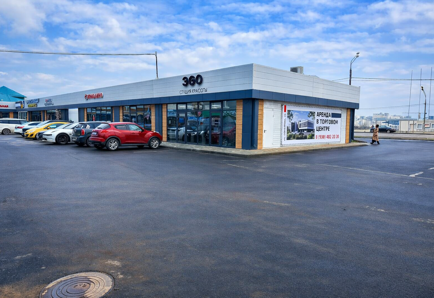 Помещение с панорамным остеклением и видом на Баскет Холл