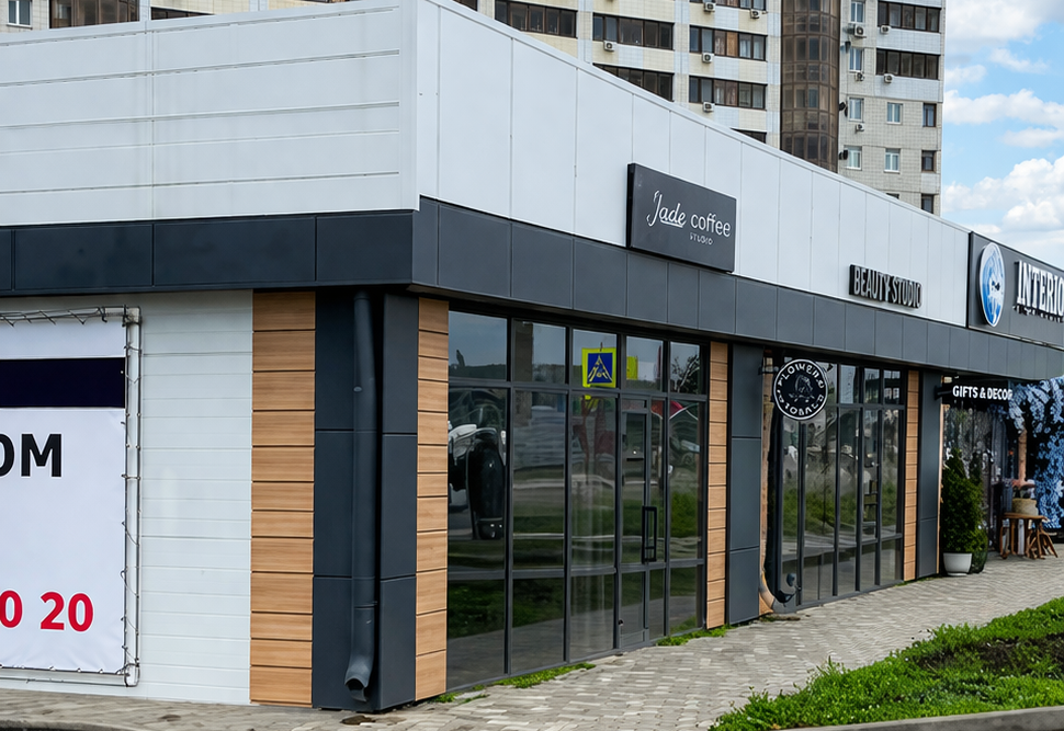 Помещение с панорамным остеклением и видом на Баскет Холл